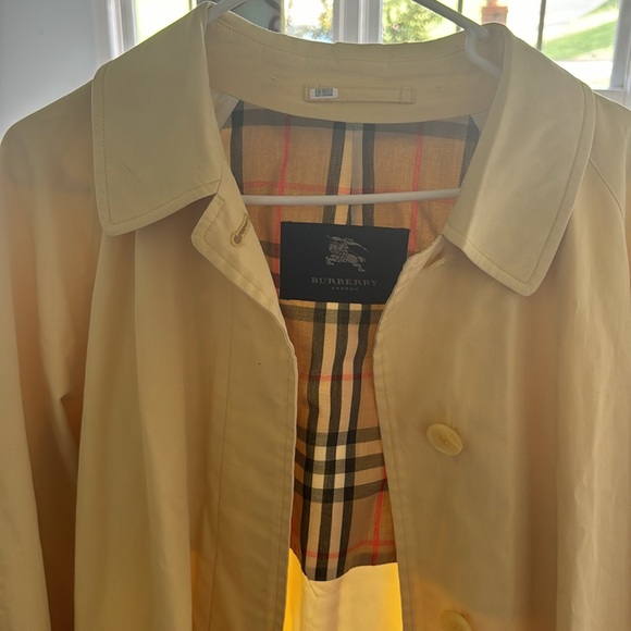 Yellow trench coat - Picture 4 of 7